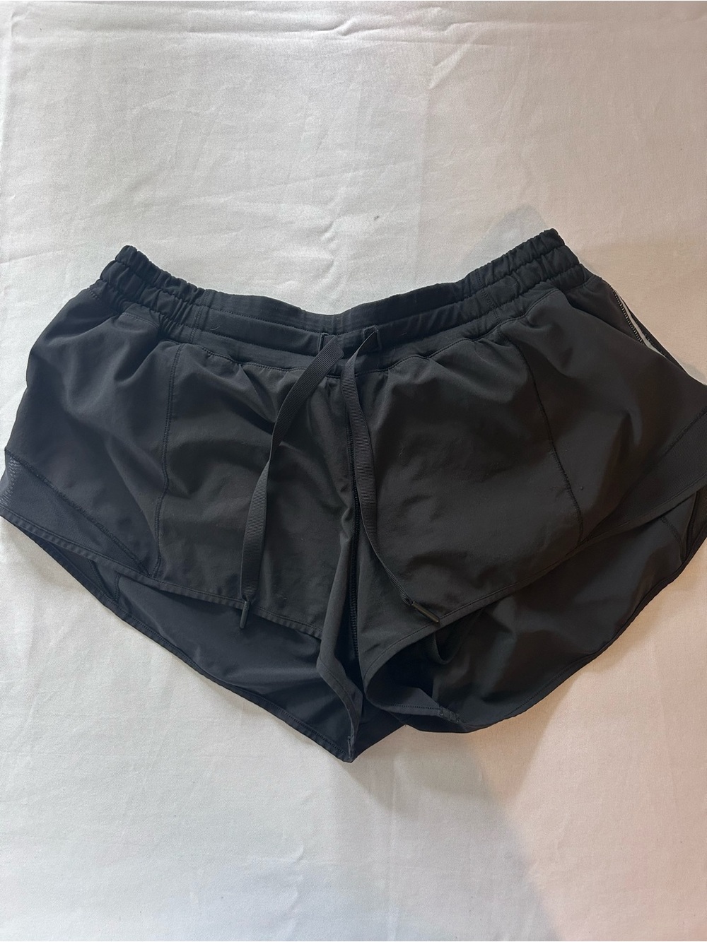 Lululemon Hotty Hot Low-Rise Short 2.5” – Black